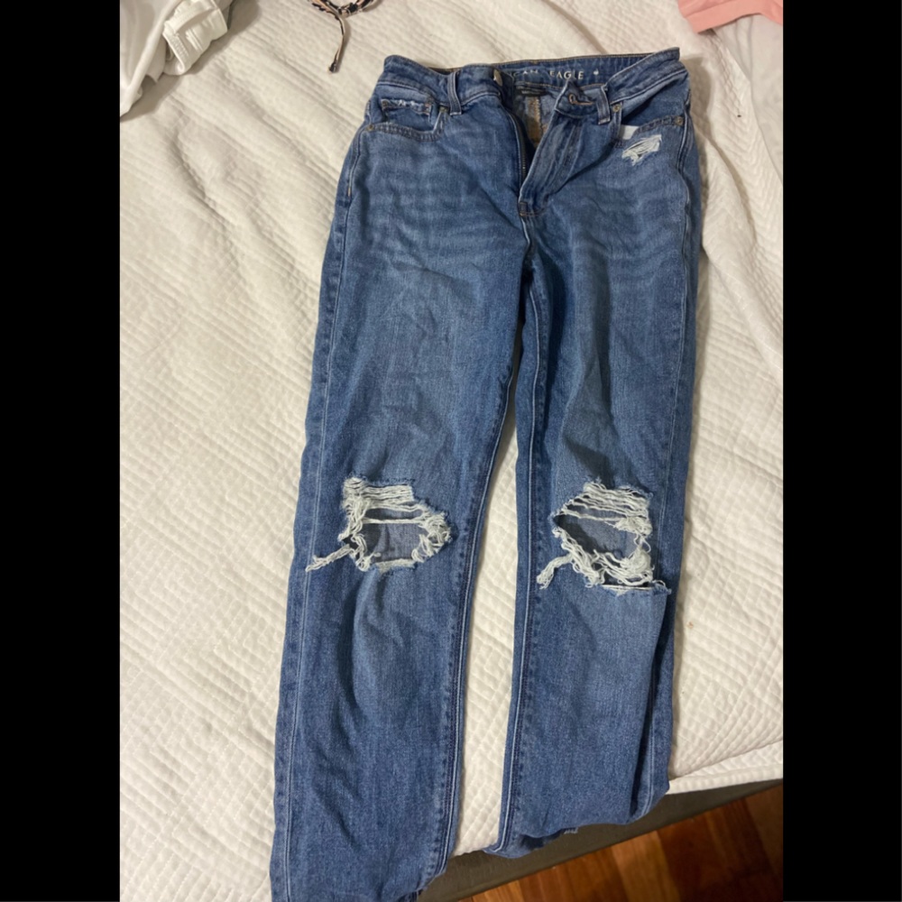 American Eagle Jeans w/ Knee Rips, Never worn, Size: 00 regular, good condition
